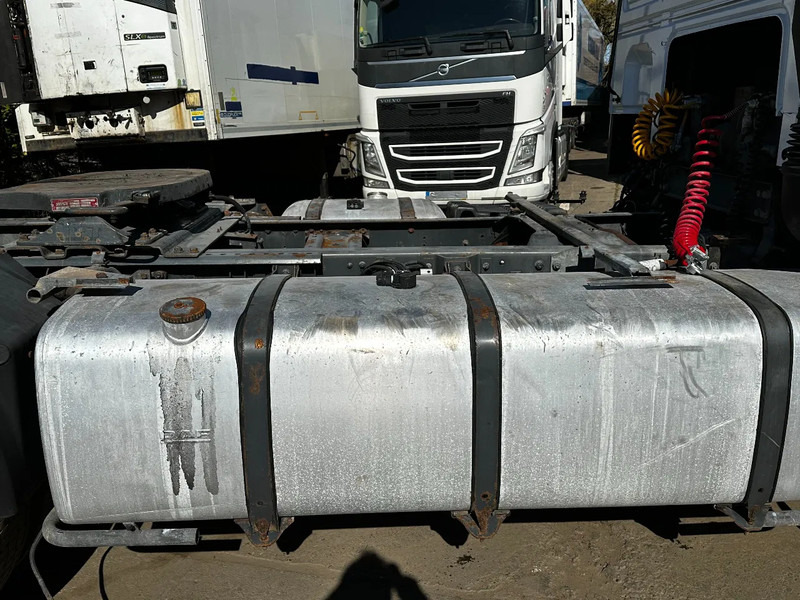 DAF XF 95.480 4X2 Tractor-unit Spring/Air ZF Manual Euro3 Airco - Tractor unit: picture 5 DAF XF 95.480 4X2 Tractor-unit Spring/Air ZF Manual Euro3 Airco - Tractor unit: picture 5