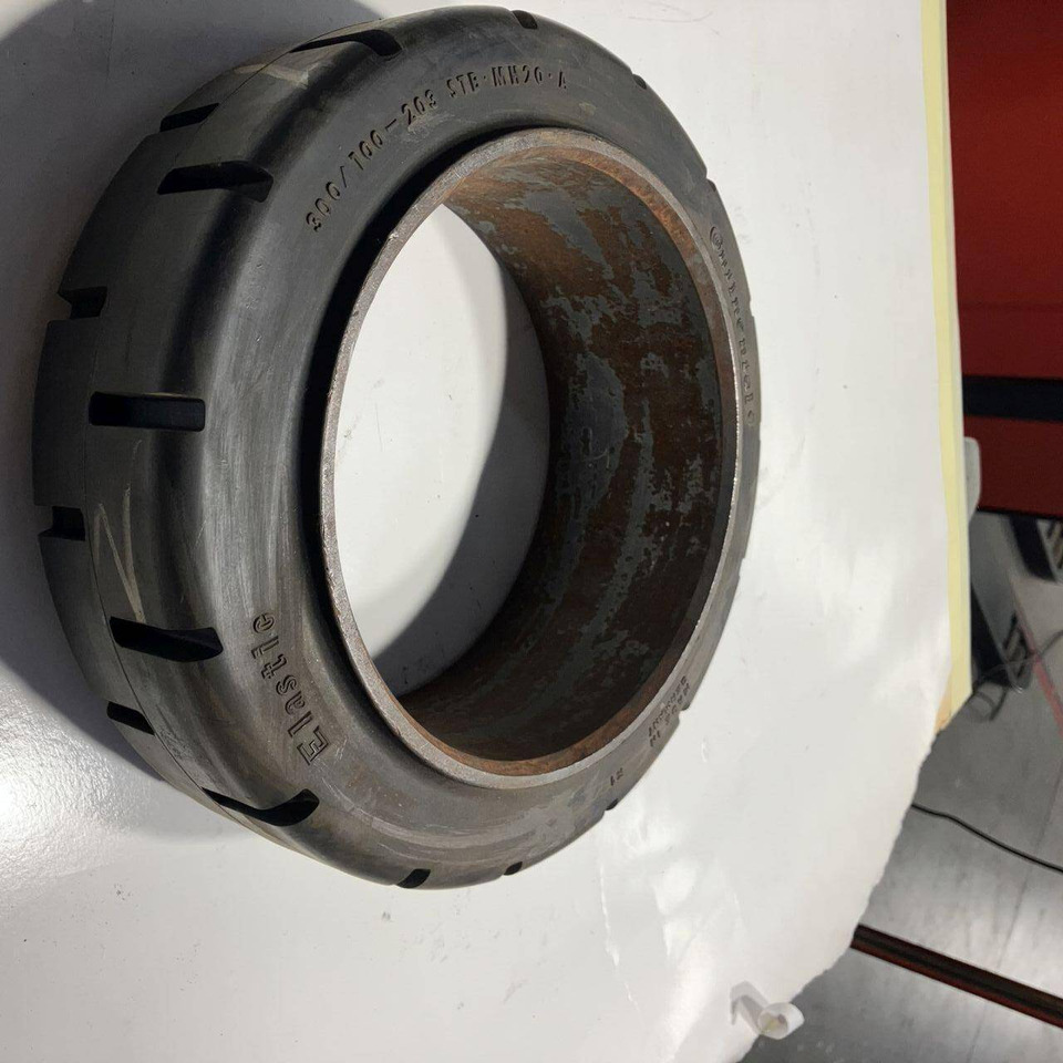 2X Continental 300-100-203 grip tyres - Tire for Material handling equipment: picture 1 2X Continental 300-100-203 grip tyres - Tire for Material handling equipment: picture 1