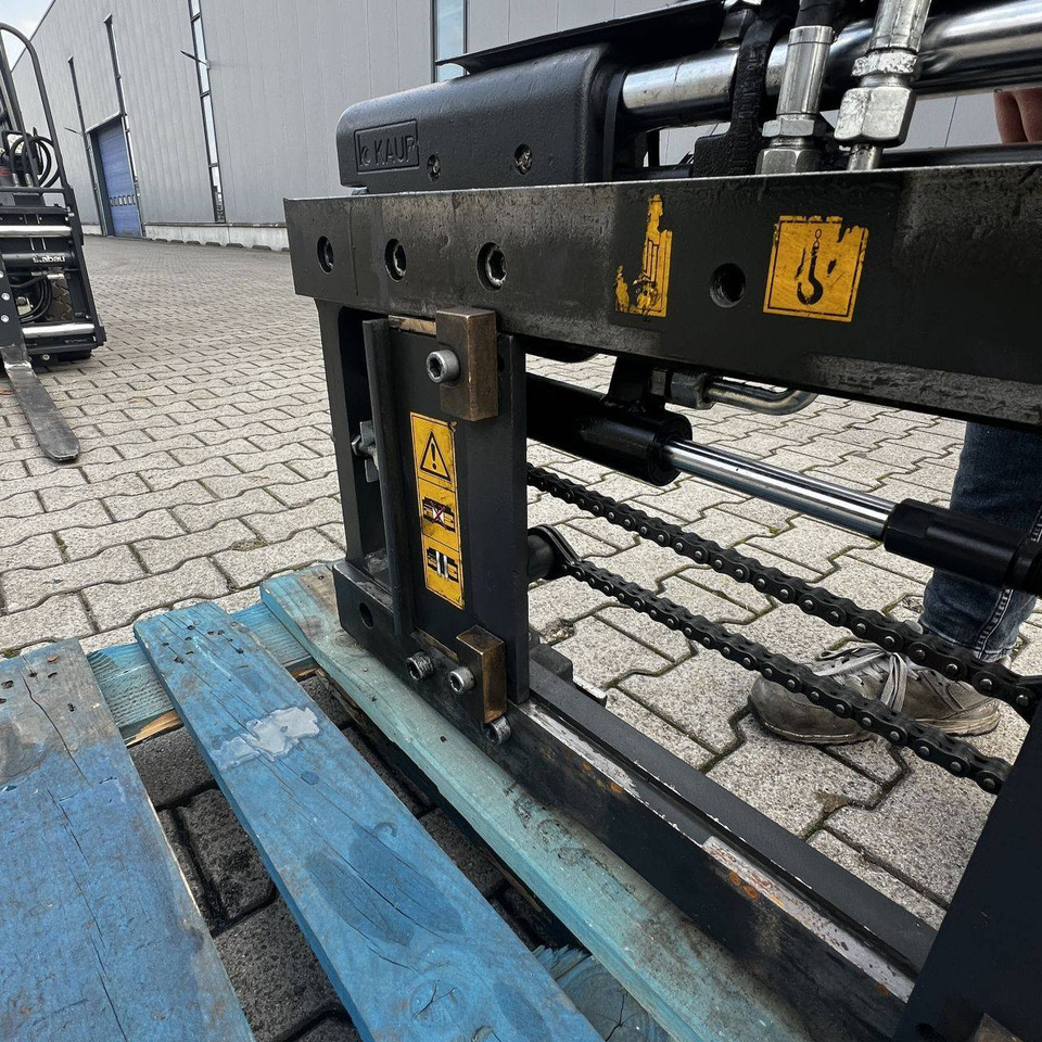 KAUP 2T163SN Forkpositioner without sideshift - Attachment: picture 4 KAUP 2T163SN Forkpositioner without sideshift - Attachment: picture 4