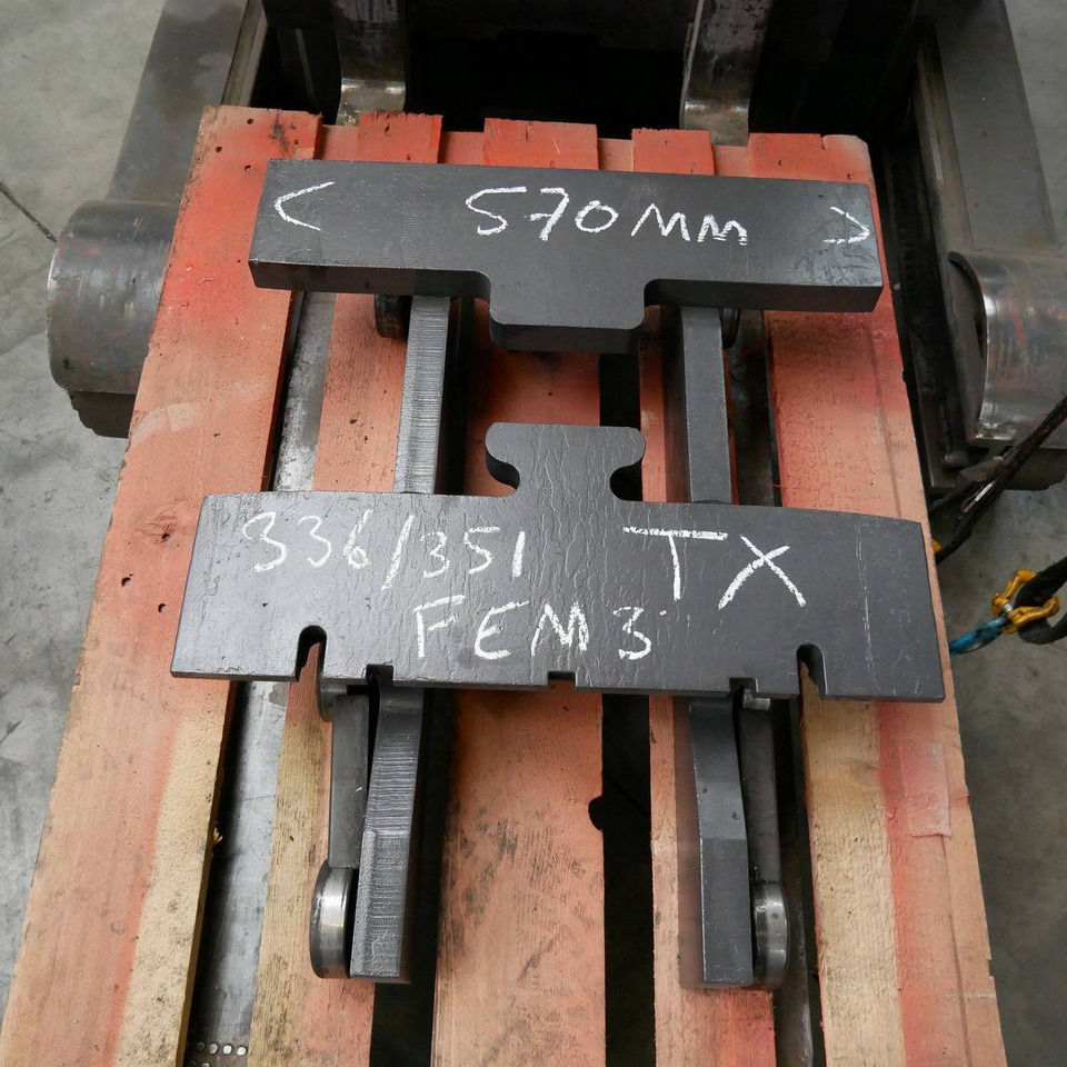 Small Fork Carriage 600 mm - Attachment: picture 1 Small Fork Carriage 600 mm - Attachment: picture 1