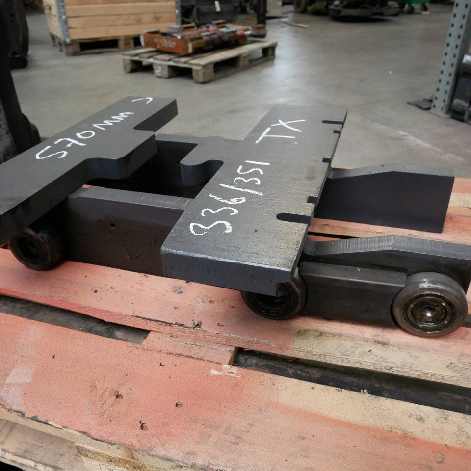 Small Fork Carriage 600 mm - Attachment: picture 2 Small Fork Carriage 600 mm - Attachment: picture 2