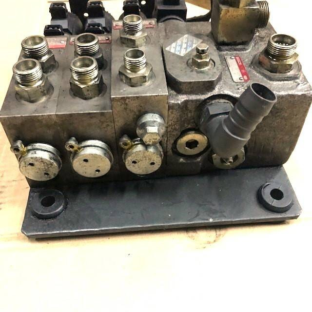 Hydraulic control valve for Still R20-18 - Hydraulic valve for Material handling equipment: picture 4 Hydraulic control valve for Still R20-18 - Hydraulic valve for Material handling equipment: picture 4