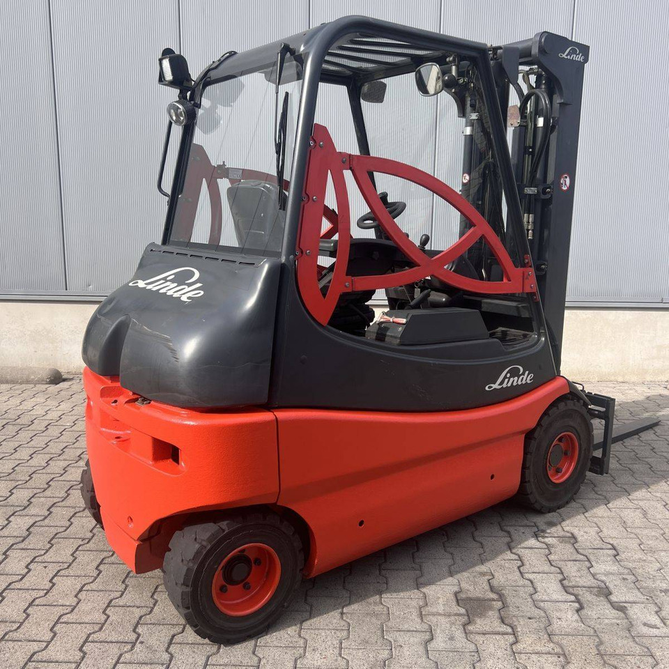 Linde E25S (336-03) - Electric forklift: picture 2 Linde E25S (336-03) - Electric forklift: picture 2