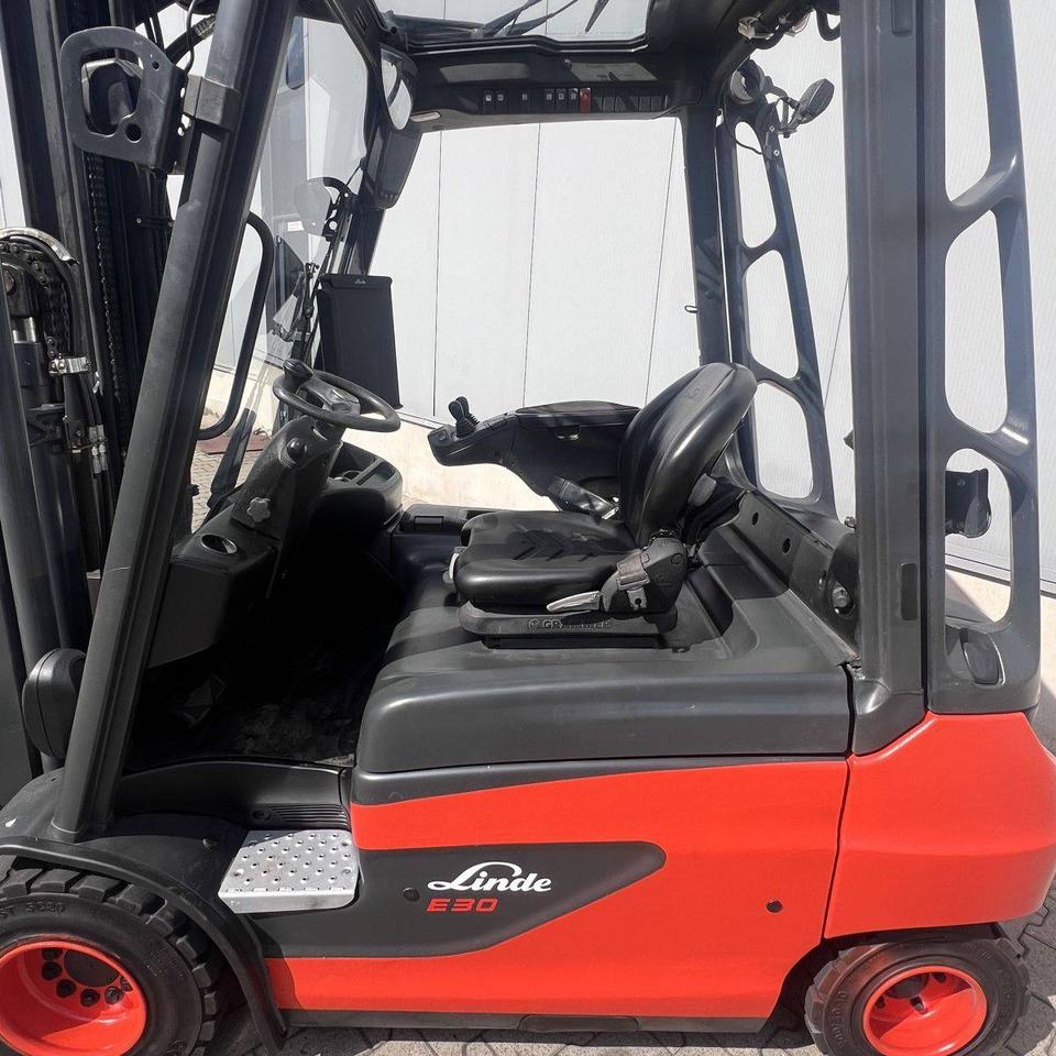 Linde E30 (387) - Electric forklift: picture 4 Linde E30 (387) - Electric forklift: picture 4