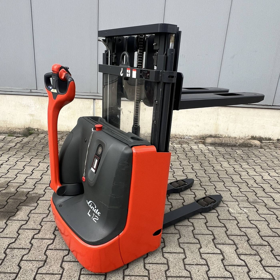 Linde L12 (1172) - Stacker: picture 2 Linde L12 (1172) - Stacker: picture 2