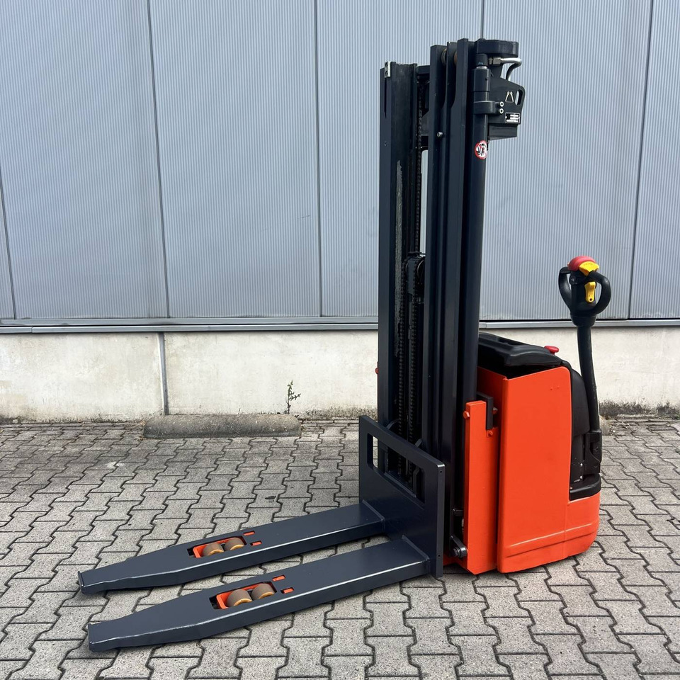 Linde L20 - Stacker: picture 3 Linde L20 - Stacker: picture 3