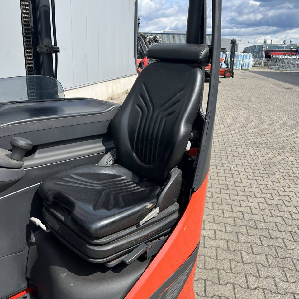 Linde R12B (1120) - Reach truck: picture 3 Linde R12B (1120) - Reach truck: picture 3