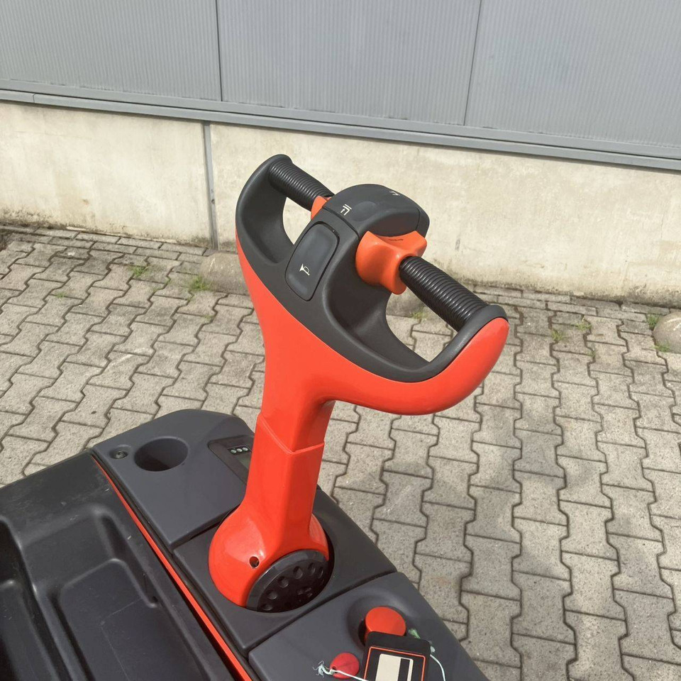 Linde T30 (131) - Pallet truck: picture 3 Linde T30 (131) - Pallet truck: picture 3