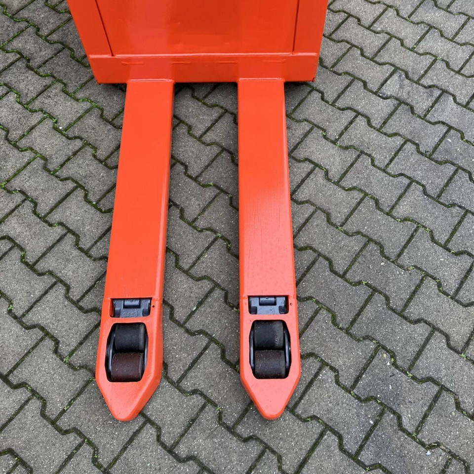 Pallet truck Linde T30AP (131): picture 16
