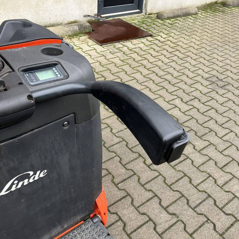 Pallet truck Linde T30AP (131): picture 8