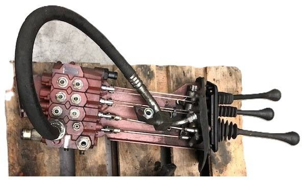 Valve control 4 spool for Linde /353/ - Hydraulic valve for Material handling equipment: picture 1 Valve control 4 spool for Linde /353/ - Hydraulic valve for Material handling equipment: picture 1