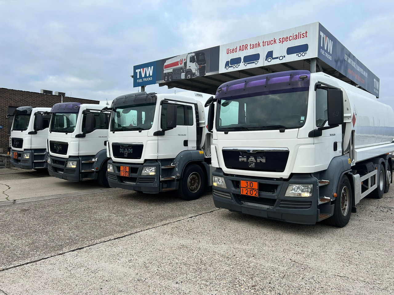 MAN TGS (lot of 4) - Tank truck: picture 1 MAN TGS (lot of 4) - Tank truck: picture 1
