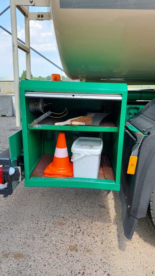 MERCEDES ANTOS - Tank truck: picture 5 MERCEDES ANTOS - Tank truck: picture 5