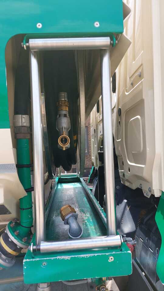MERCEDES ANTOS - Tank truck: picture 4 MERCEDES ANTOS - Tank truck: picture 4