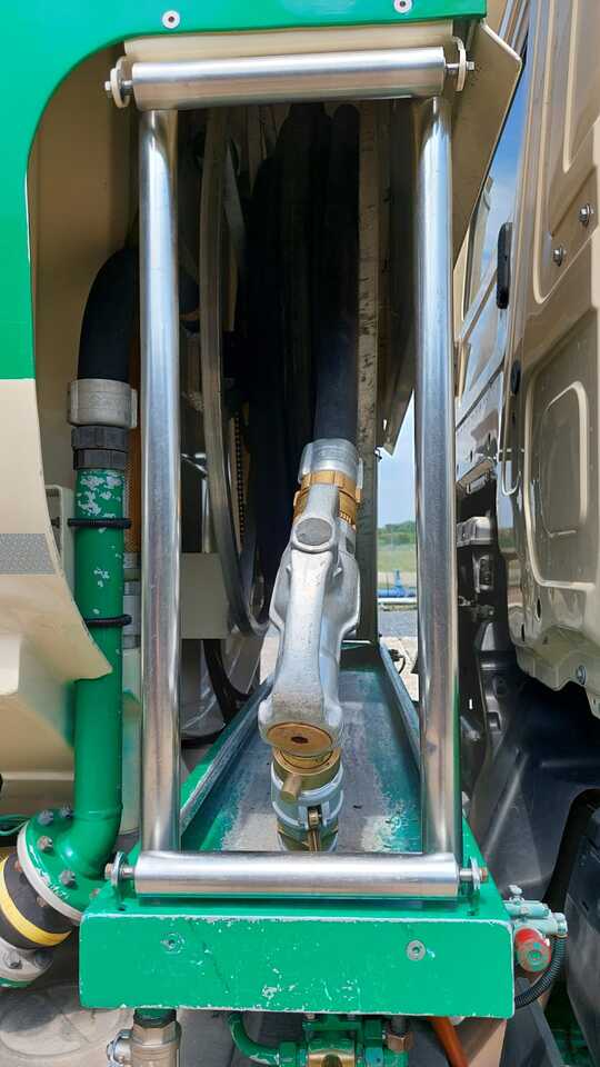 MERCEDES ANTOS - Tank truck: picture 3 MERCEDES ANTOS - Tank truck: picture 3