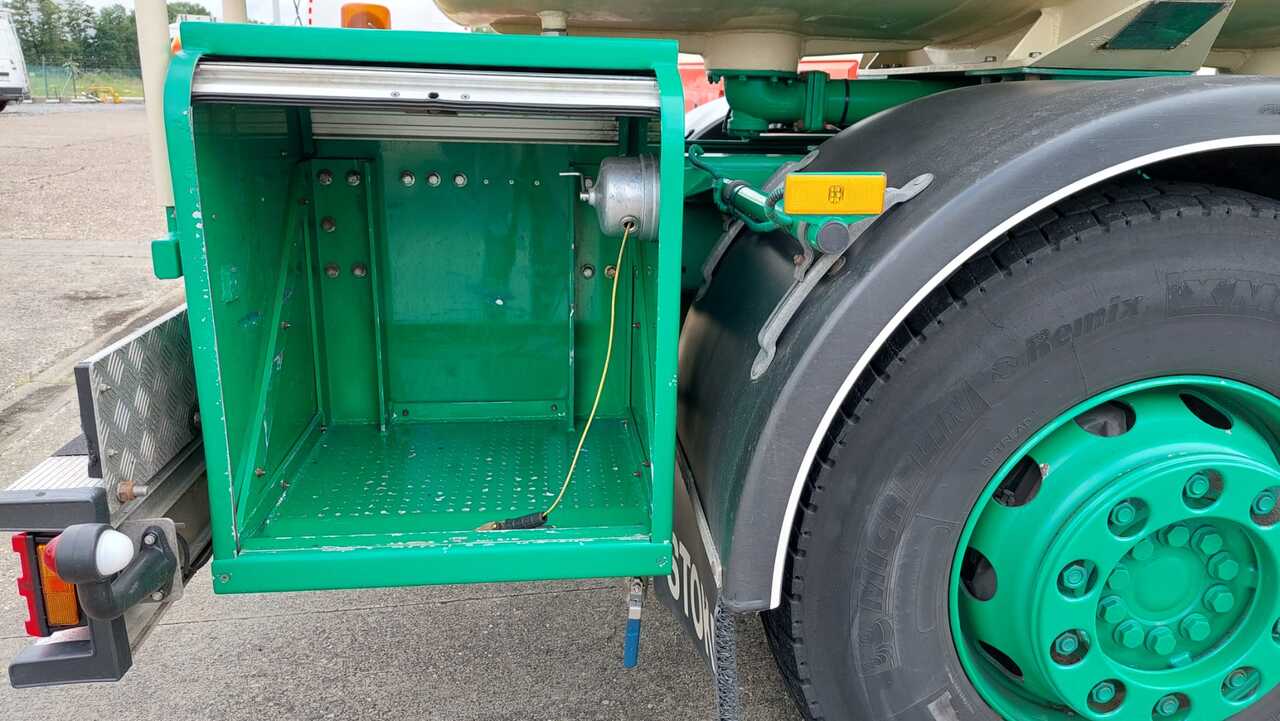 MERCEDES AXOR - Tank truck: picture 2 MERCEDES AXOR - Tank truck: picture 2