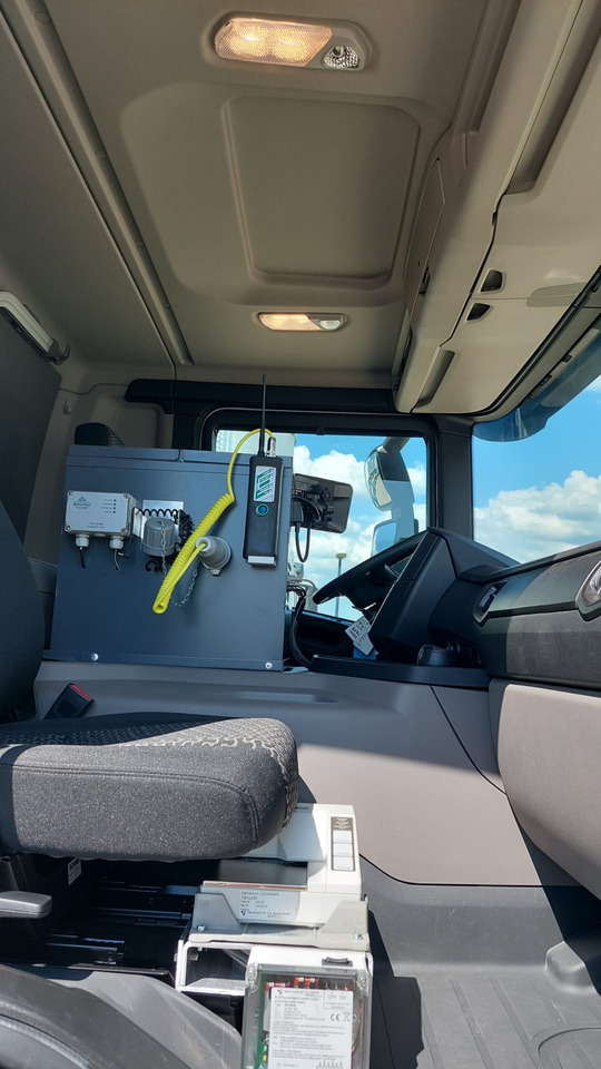 Tank truck SCANIA P370: picture 6