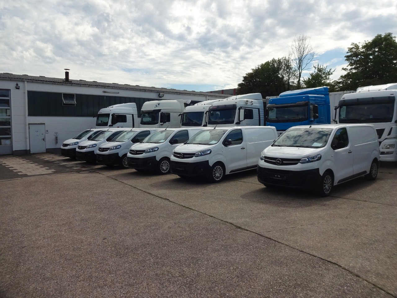 Opel Opel 5 x Vivaro Kasten L1H1, Klima, PDC, - Small van: picture 1 Opel Opel 5 x Vivaro Kasten L1H1, Klima, PDC, - Small van: picture 1