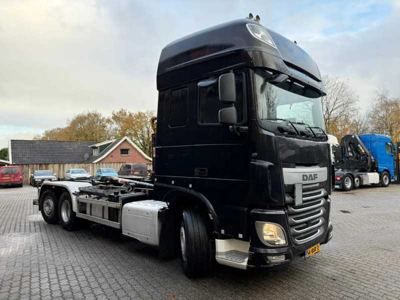 DAF XF 440 6x2 Hyva Haakarm Stuuras 660.119KM! NL Truck APK 03-2026 - Hook lift truck: picture 4 DAF XF 440 6x2 Hyva Haakarm Stuuras 660.119KM! NL Truck APK 03-2026 - Hook lift truck: picture 4