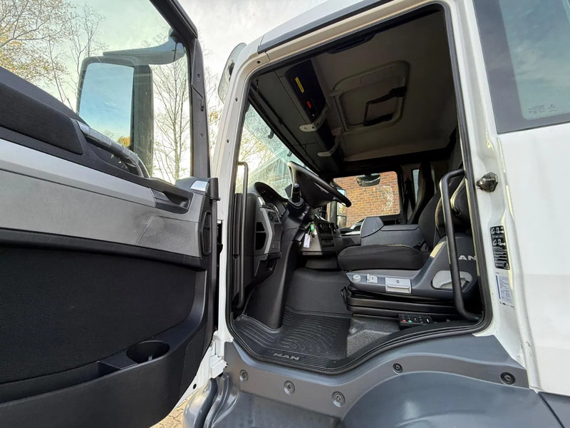 Box truck MAN TGS 26.320 7.6M Koffer Stuuras AHK 3.000KG LBW 243.060KM! NL Truck EURO 6 APK 02/2026: picture 13 Box truck MAN TGS 26.320 7.6M Koffer Stuuras AHK 3.000KG LBW 243.060KM! NL Truck EURO 6 APK 02/2026: picture 13