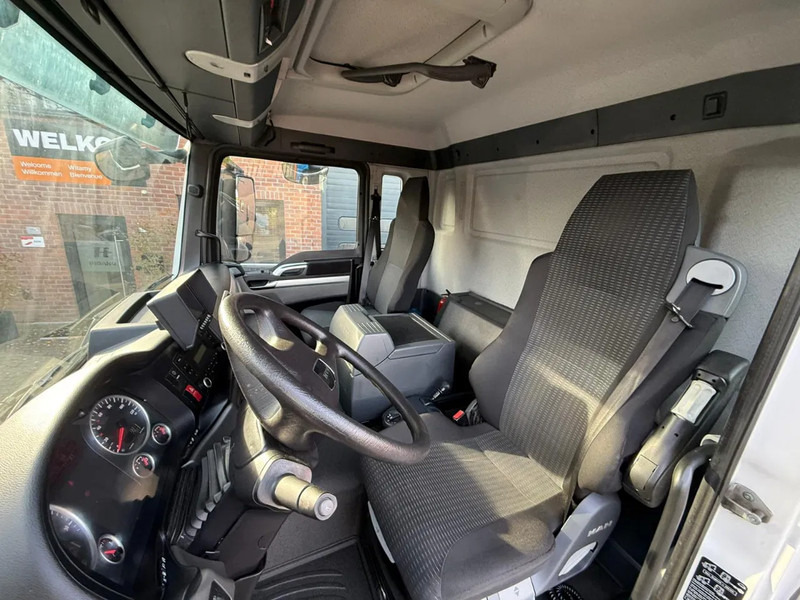 Box truck MAN TGS 26.320 7.6M Koffer Stuuras AHK 3.000KG LBW 243.060KM! NL Truck EURO 6 APK 02/2026: picture 14 Box truck MAN TGS 26.320 7.6M Koffer Stuuras AHK 3.000KG LBW 243.060KM! NL Truck EURO 6 APK 02/2026: picture 14