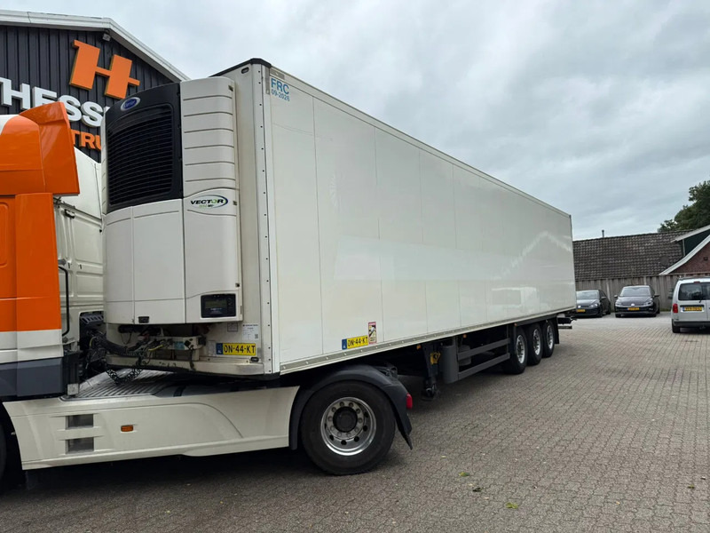 Schmitz Cargobull SKO 24 5x Meatrails Rohrbahnen Fleisch Carrier Vector 1950MT lnclusief haken - Isothermal semi-trailer: picture 1 Schmitz Cargobull SKO 24 5x Meatrails Rohrbahnen Fleisch Carrier Vector 1950MT lnclusief haken - Isothermal semi-trailer: picture 1