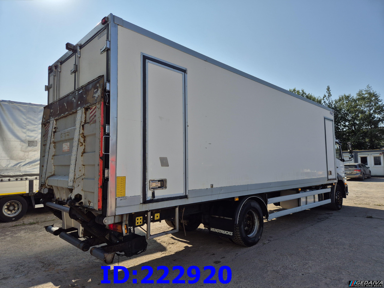 MERCEDES-BENZ Axor 1829  Manual + Tail lift - Refrigerator truck: picture 5 MERCEDES-BENZ Axor 1829  Manual + Tail lift - Refrigerator truck: picture 5