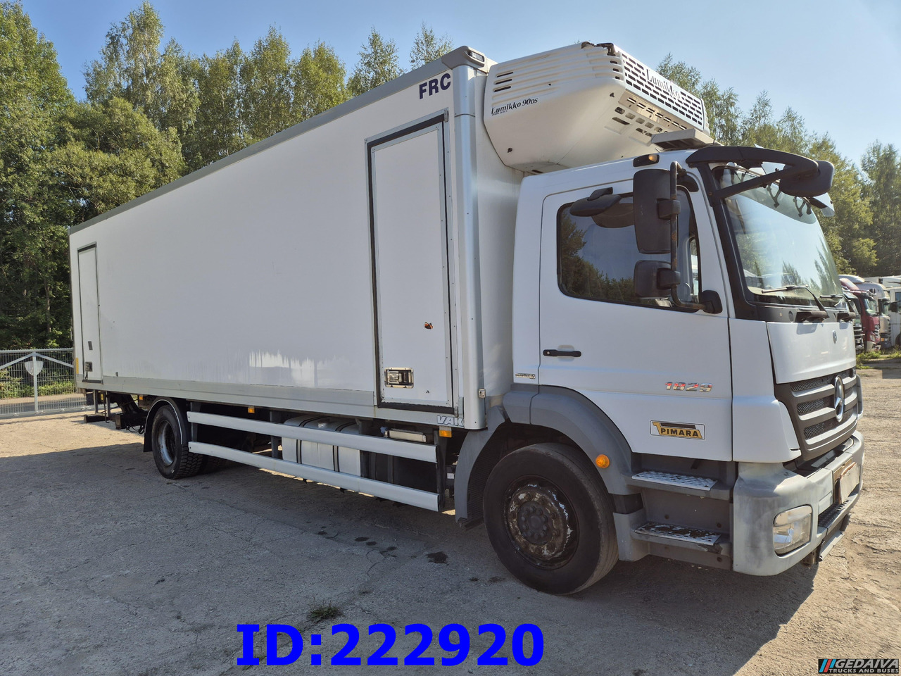 MERCEDES-BENZ Axor 1829  Manual + Tail lift - Refrigerator truck: picture 4 MERCEDES-BENZ Axor 1829  Manual + Tail lift - Refrigerator truck: picture 4