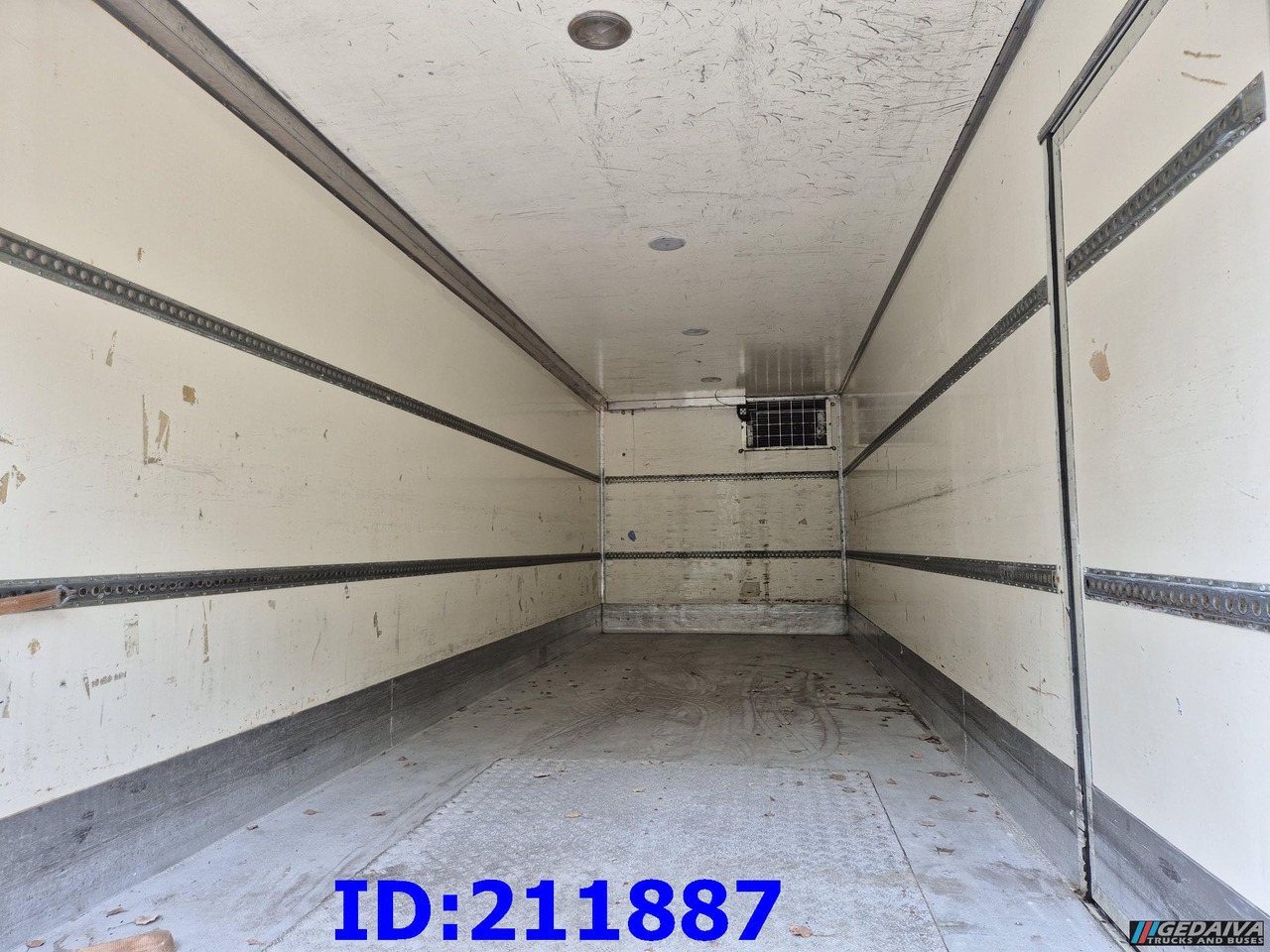 Refrigerator truck MERCEDES-BENZ Axor 1833 - Manual: picture 7