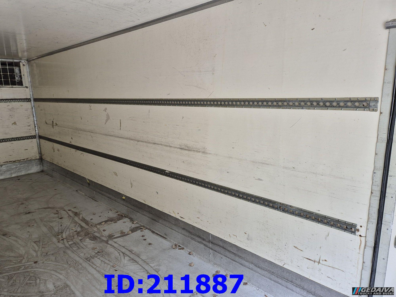 Refrigerator truck MERCEDES-BENZ Axor 1833 - Manual: picture 9