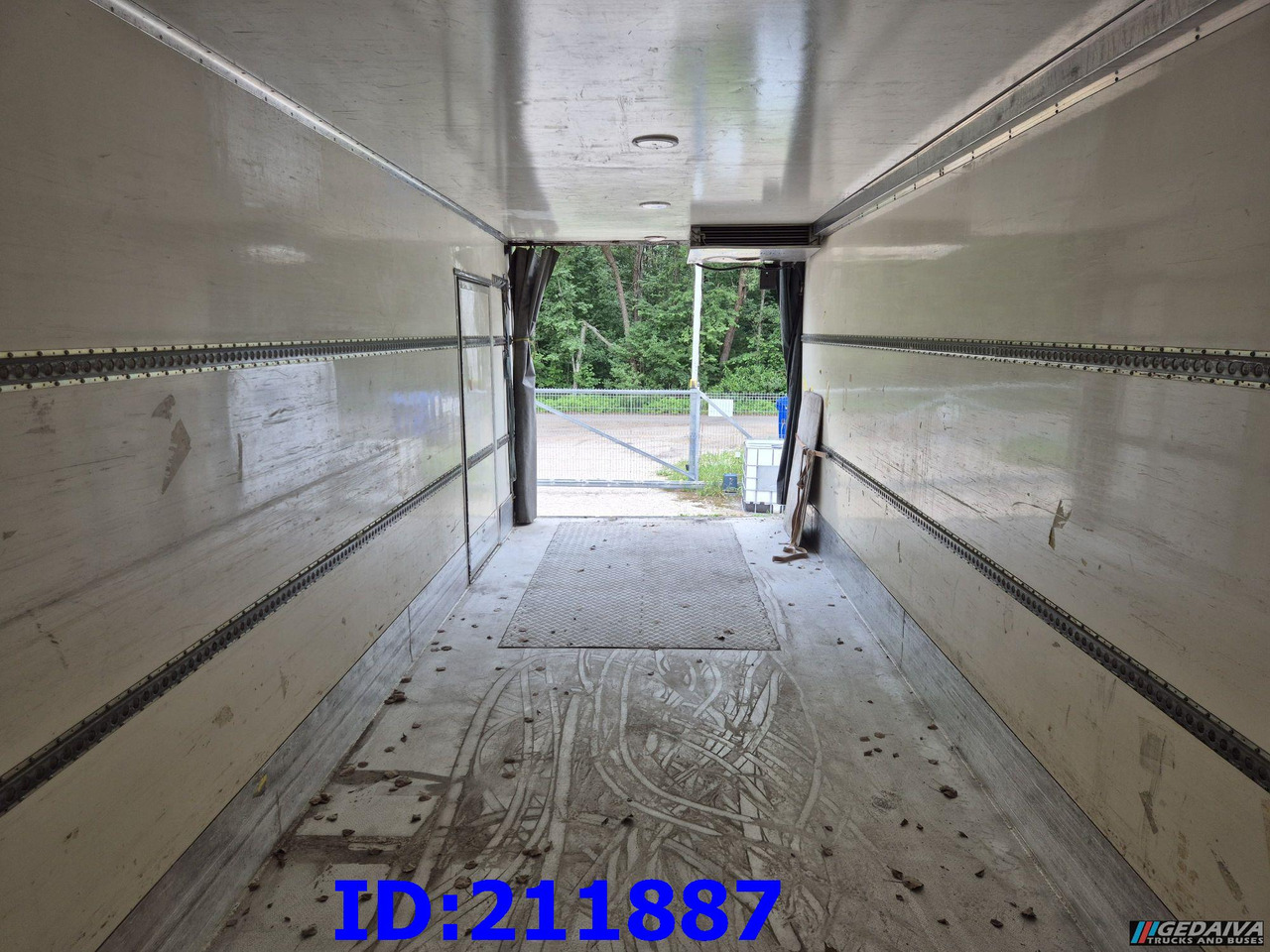 Refrigerator truck MERCEDES-BENZ Axor 1833 - Manual: picture 10