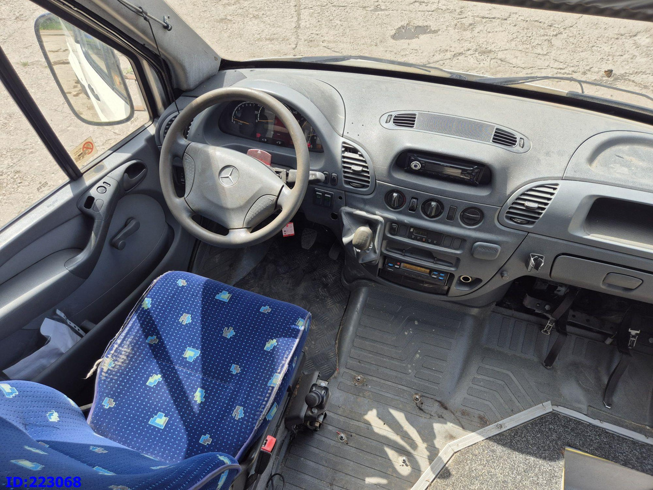 Coach MERCEDES-BENZ Sprinter 616 Sunset 23-Seater: picture 9