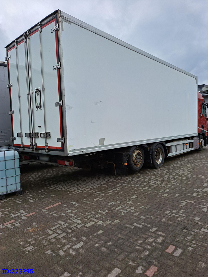 RENAULT T 6x2 Euro 6 Refrigerated + Carrier Supra - Refrigerator truck: picture 5 RENAULT T 6x2 Euro 6 Refrigerated + Carrier Supra - Refrigerator truck: picture 5
