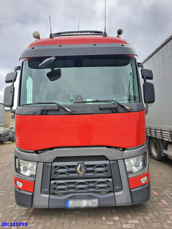 RENAULT T 6x2 Euro 6 Refrigerated + Carrier Supra - Refrigerator truck: picture 2 RENAULT T 6x2 Euro 6 Refrigerated + Carrier Supra - Refrigerator truck: picture 2
