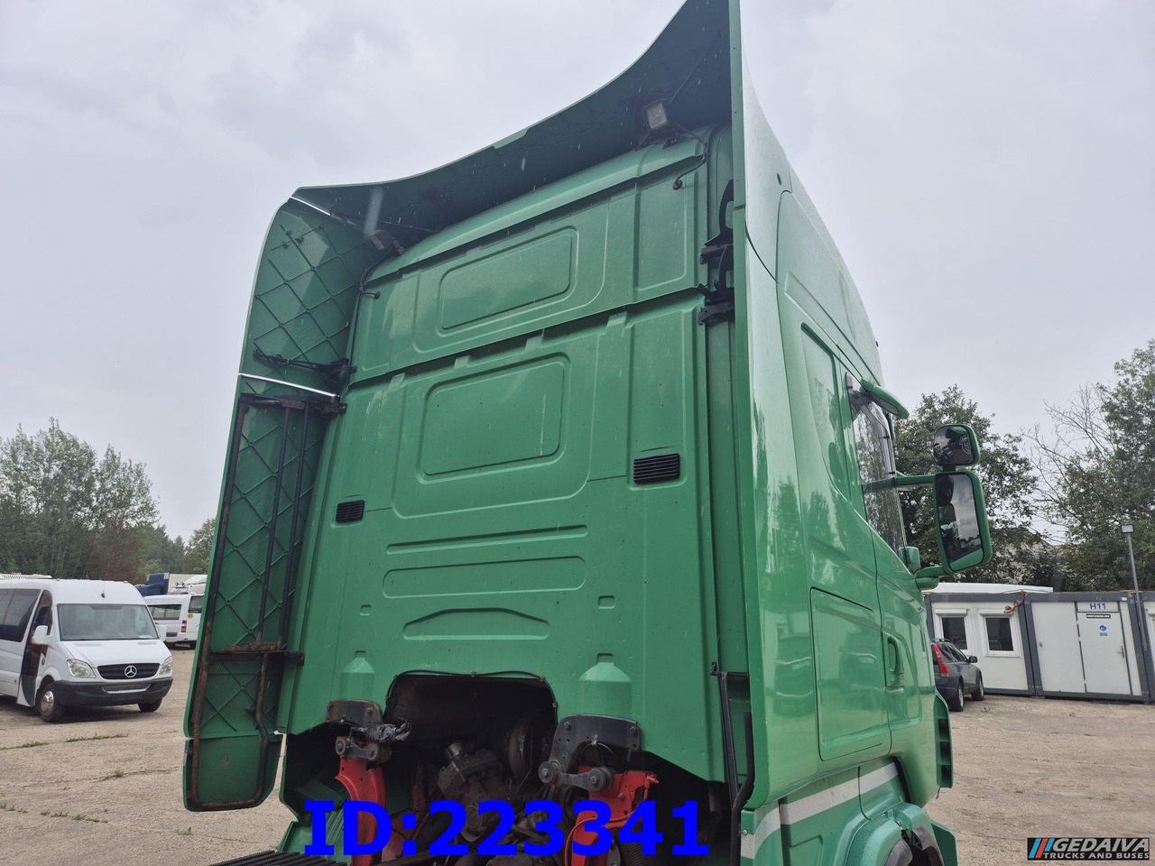 SCANIA R620 - 8x4 - Steering axle - Retarder - Cab chassis truck: picture 5 SCANIA R620 - 8x4 - Steering axle - Retarder - Cab chassis truck: picture 5