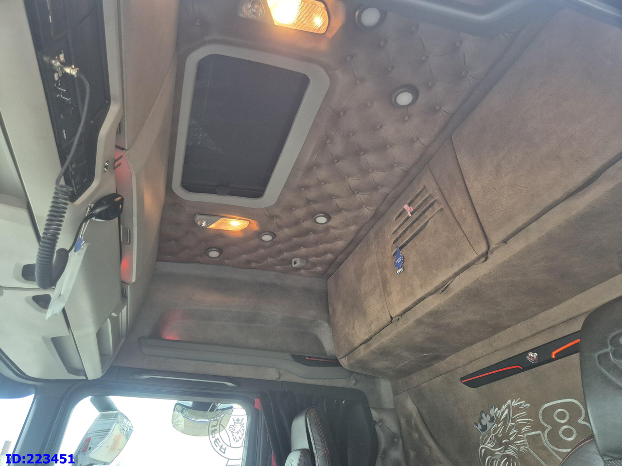 Cab chassis truck SCANIA R650 Full air 8x4 Steering axle (3 pedal): picture 15