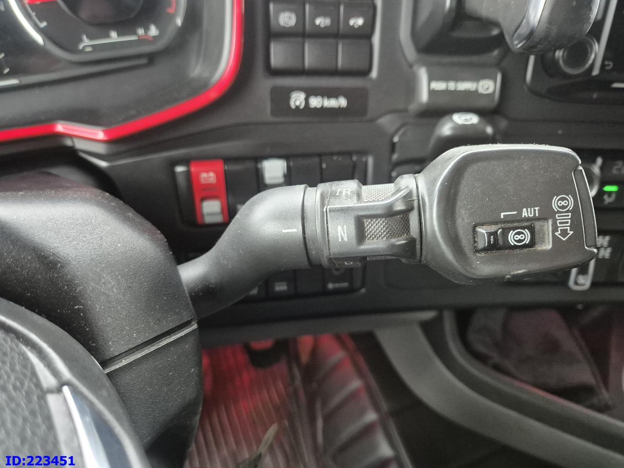 Cab chassis truck SCANIA R650 Full air 8x4 Steering axle (3 pedal): picture 17