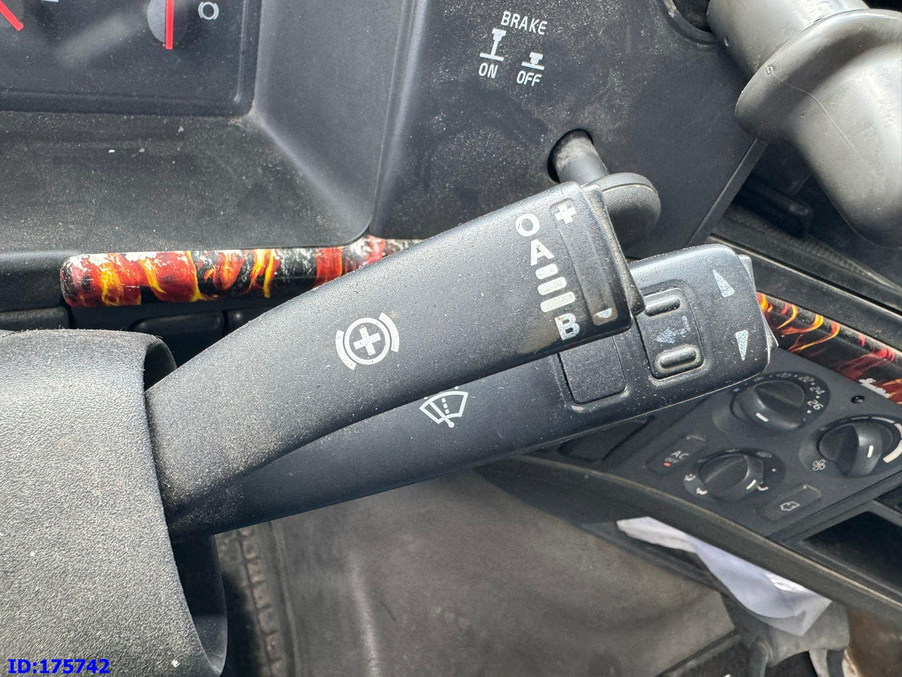 Tractor unit VOLVO FH16  660HP  8x4: picture 13