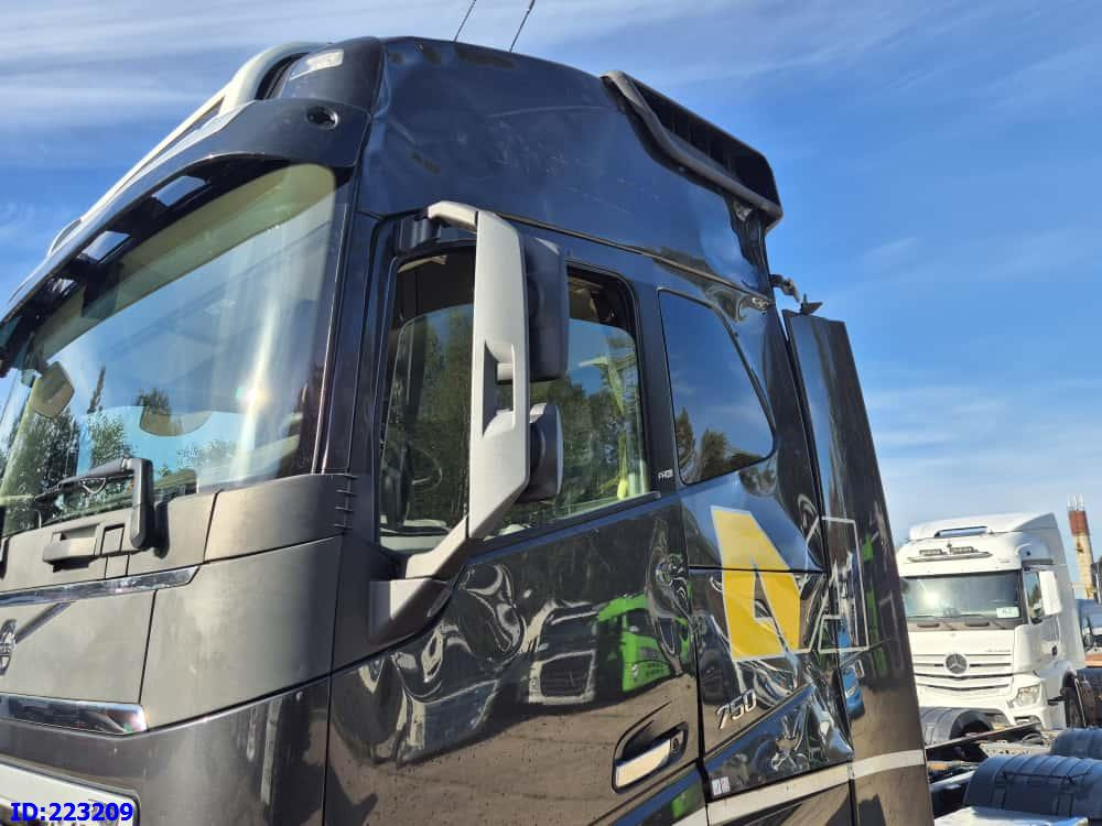 Cab chassis truck VOLVO FH16 750HP 8x4 Steering axle: picture 10 Cab chassis truck VOLVO FH16 750HP 8x4 Steering axle: picture 10