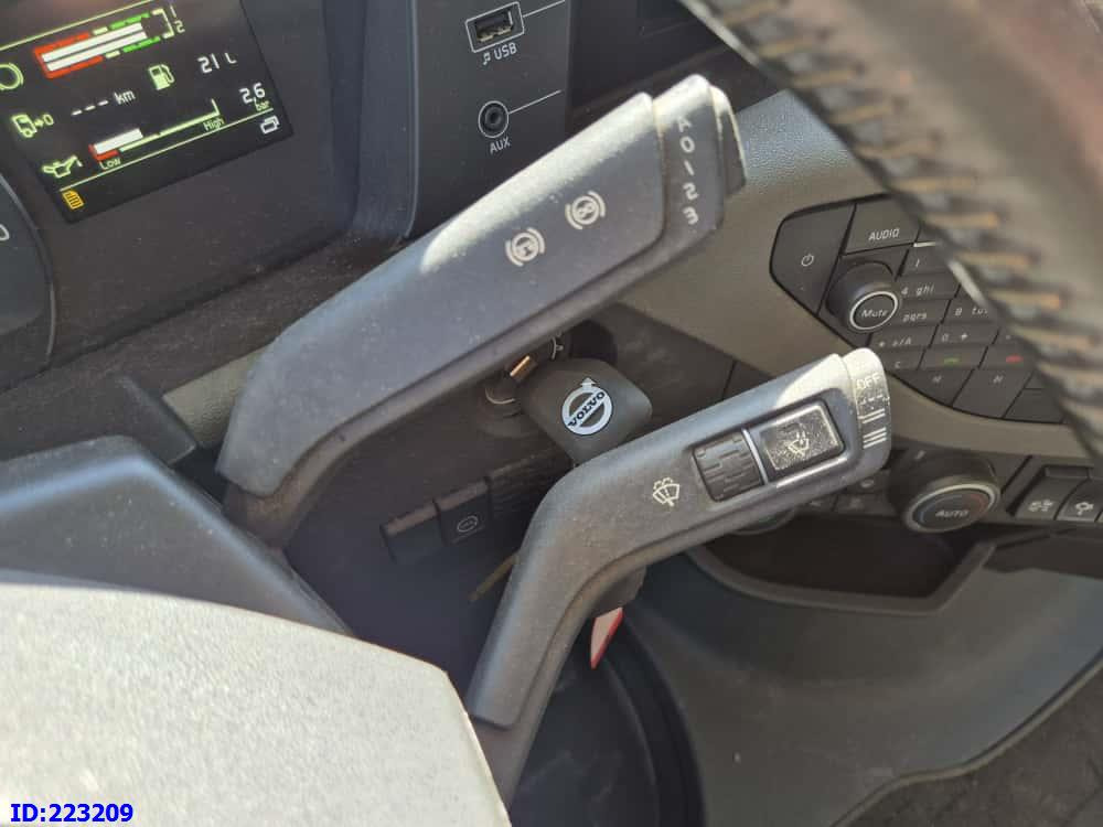 Cab chassis truck VOLVO FH16 750HP 8x4 Steering axle: picture 15 Cab chassis truck VOLVO FH16 750HP 8x4 Steering axle: picture 15