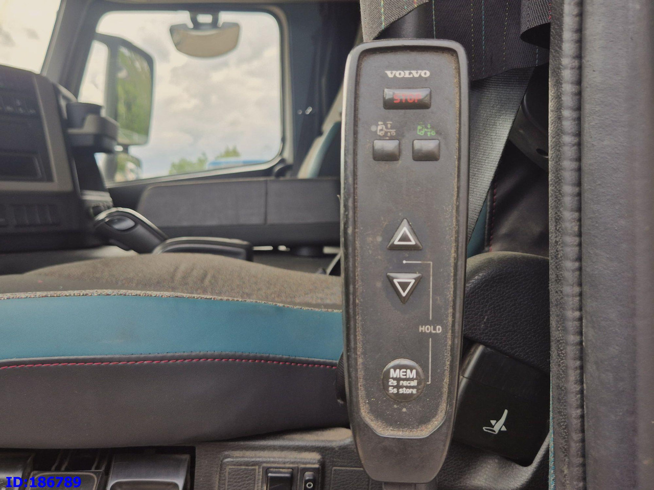 Cab chassis truck VOLVO FM13 500HP 6x2: picture 10