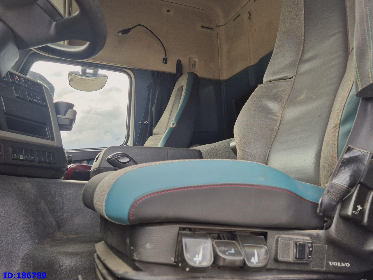 Cab chassis truck VOLVO FM13 500HP 6x2: picture 11