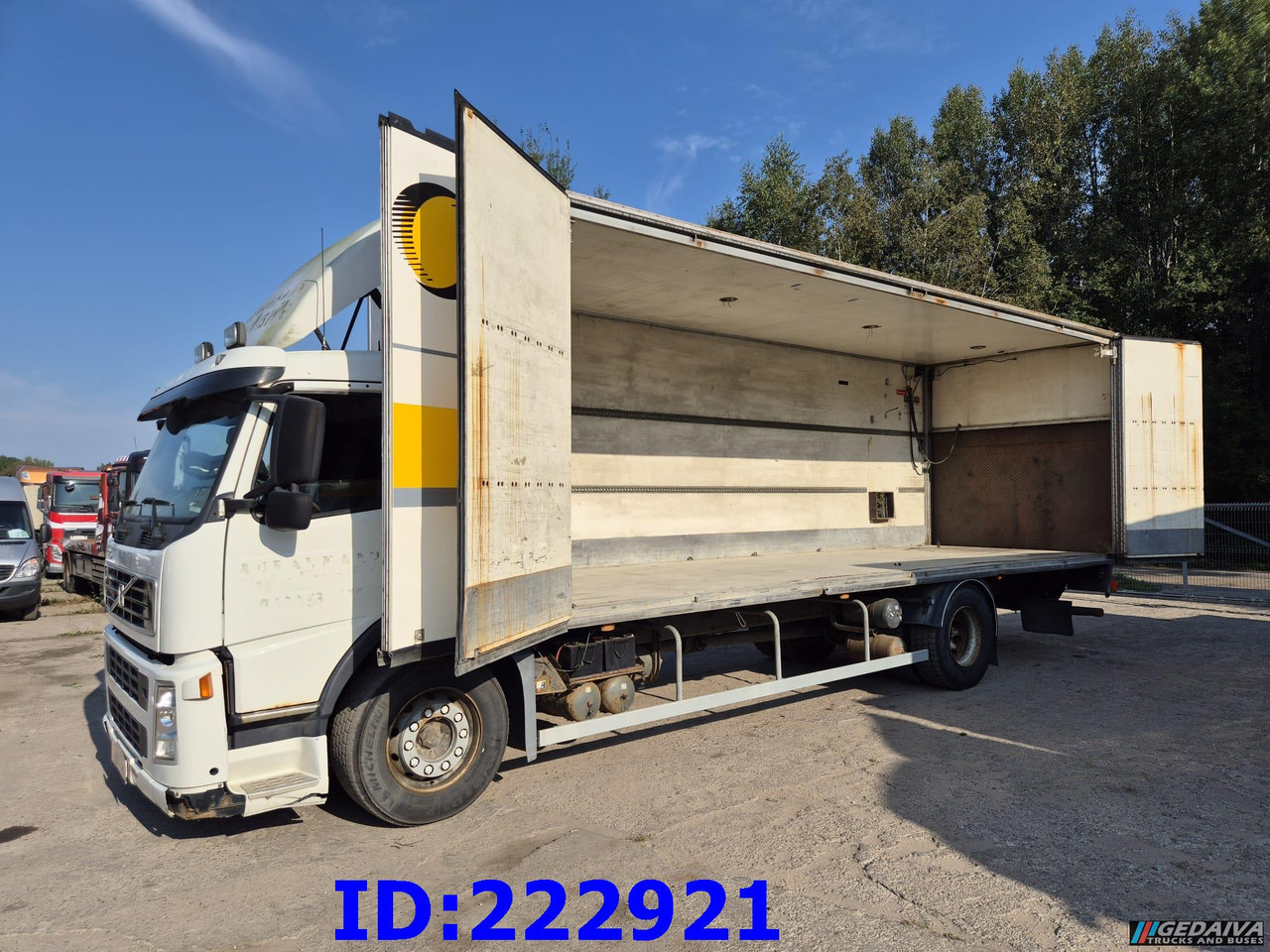Box truck VOLVO FM9 260HP: picture 9