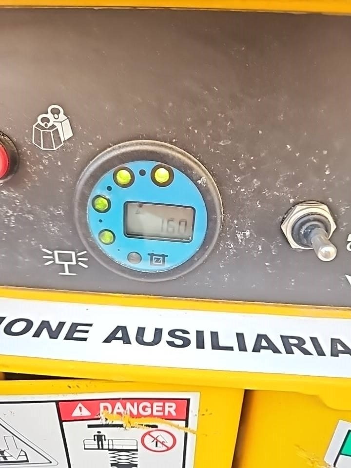 Haulotte Compact 10 N - Scissor lift: picture 4 Haulotte Compact 10 N - Scissor lift: picture 4