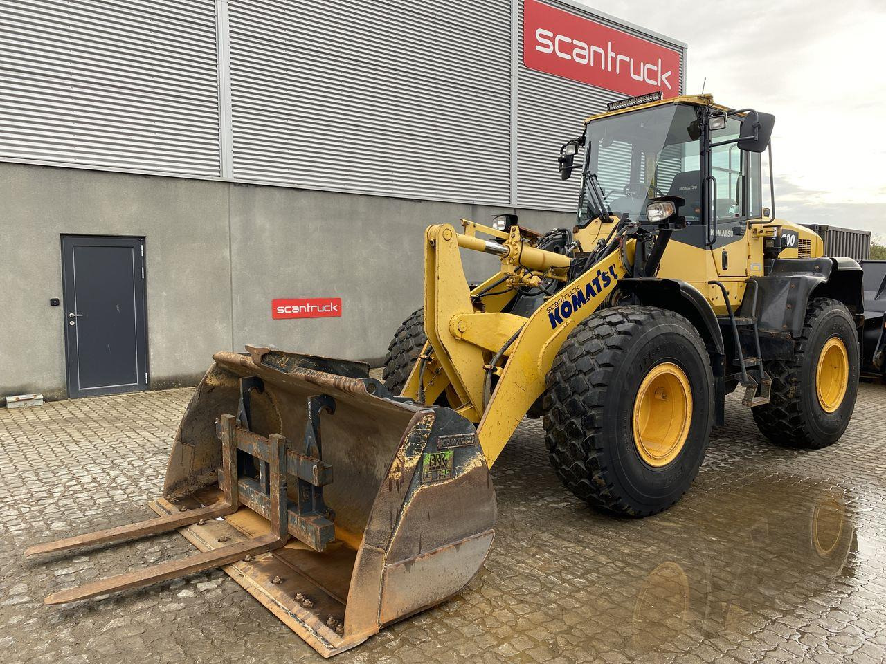 Komatsu WA200-7 - Wheel loader: picture 1 Komatsu WA200-7 - Wheel loader: picture 1