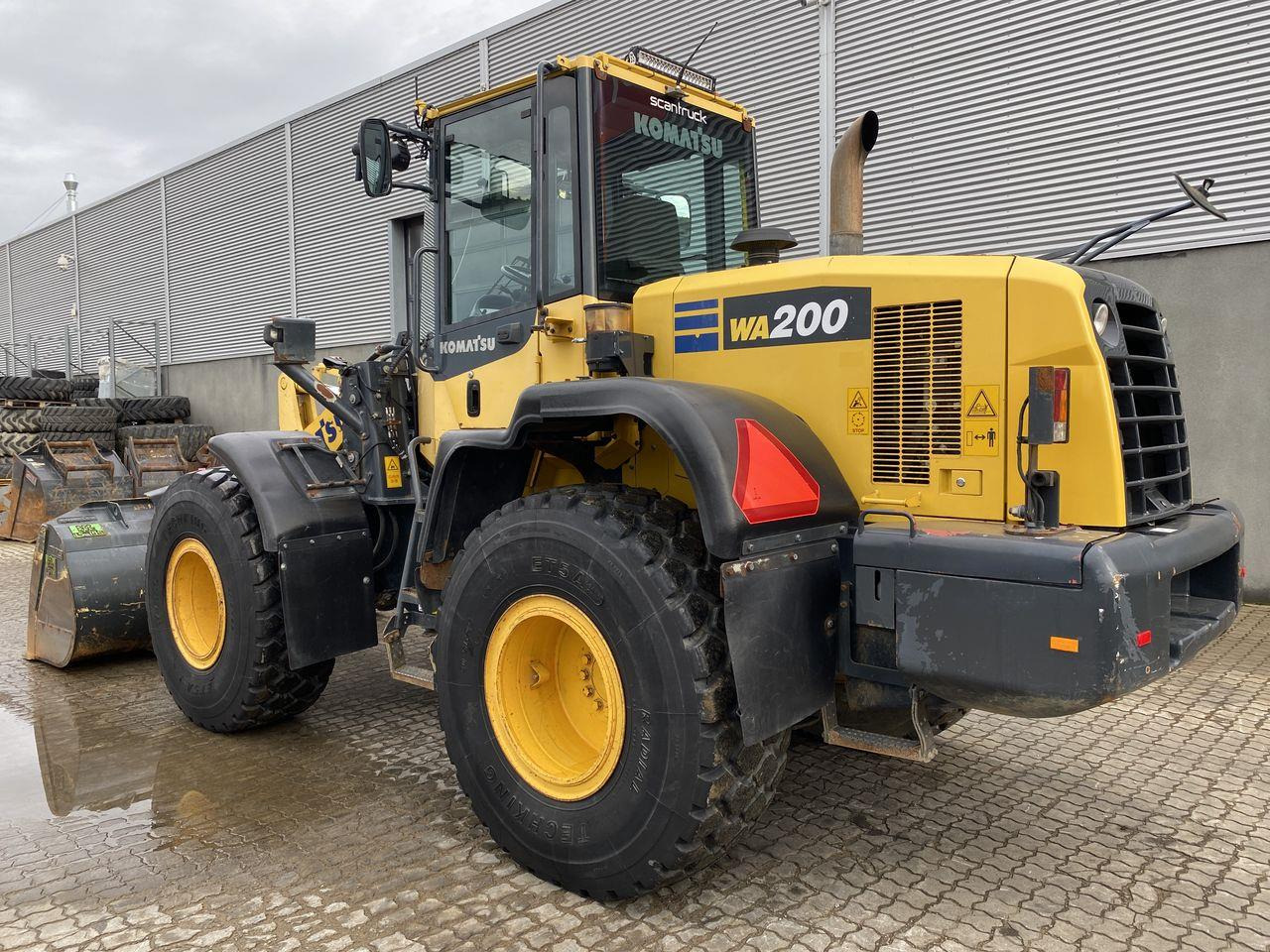 Komatsu WA200-7 - Wheel loader: picture 2 Komatsu WA200-7 - Wheel loader: picture 2