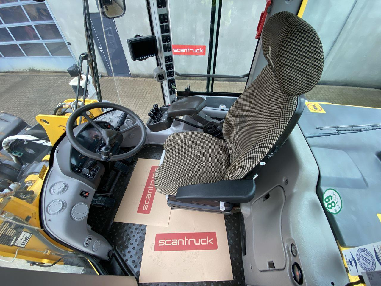 Volvo L120G - Wheel loader: picture 3 Volvo L120G - Wheel loader: picture 3