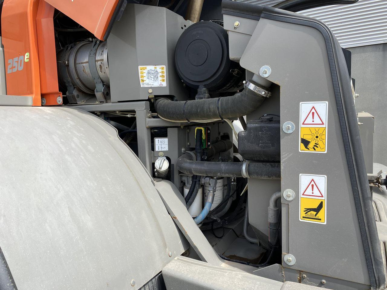 Wheel loader Weycor AR250e: picture 8