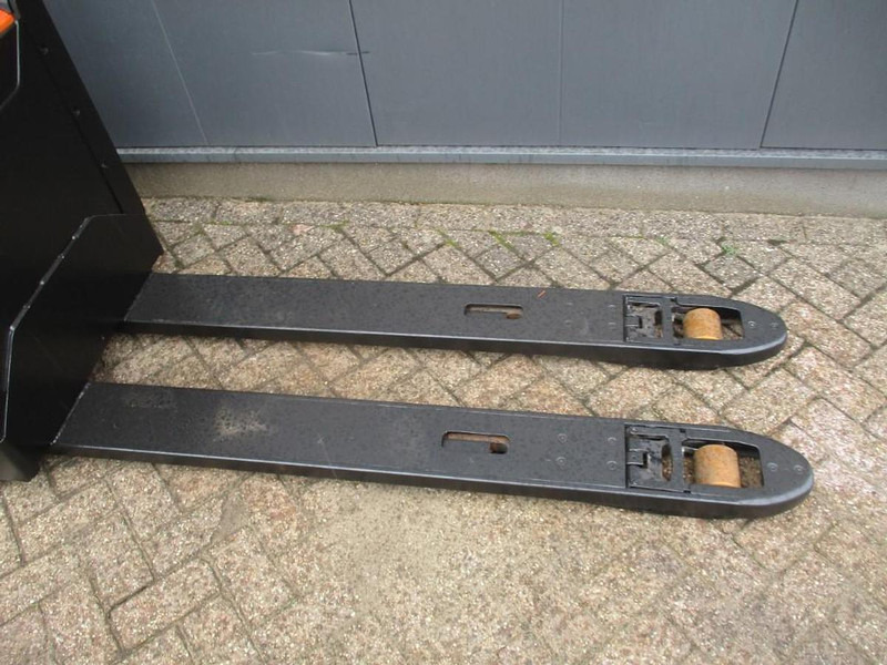 BT LPE 200 - Pallet truck: picture 3 BT LPE 200 - Pallet truck: picture 3