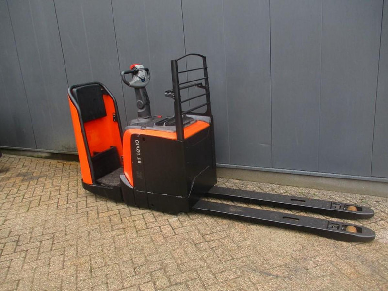 BT LPE 200 - Pallet truck: picture 2 BT LPE 200 - Pallet truck: picture 2